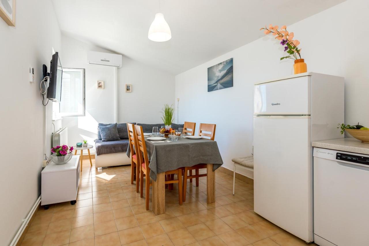 Apartment And Rooms Dalmatiko Βόντιτσε Εξωτερικό φωτογραφία