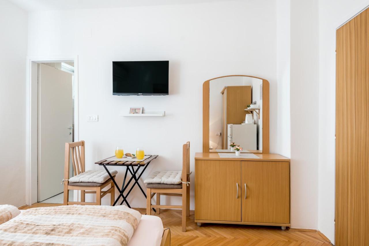 Apartment And Rooms Dalmatiko Βόντιτσε Εξωτερικό φωτογραφία